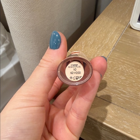 Armani - Picture 2 of 2